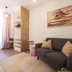 Charming Studio Apt In City Center