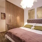 Charming Studio Apt In City Center